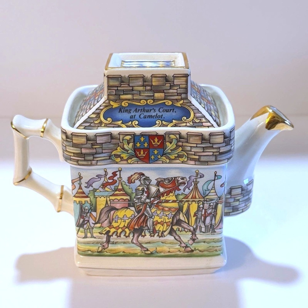 Sadler Teapot King Arthur Camelot Sir Lancelot England Ceramic Gold Gilt Vintage